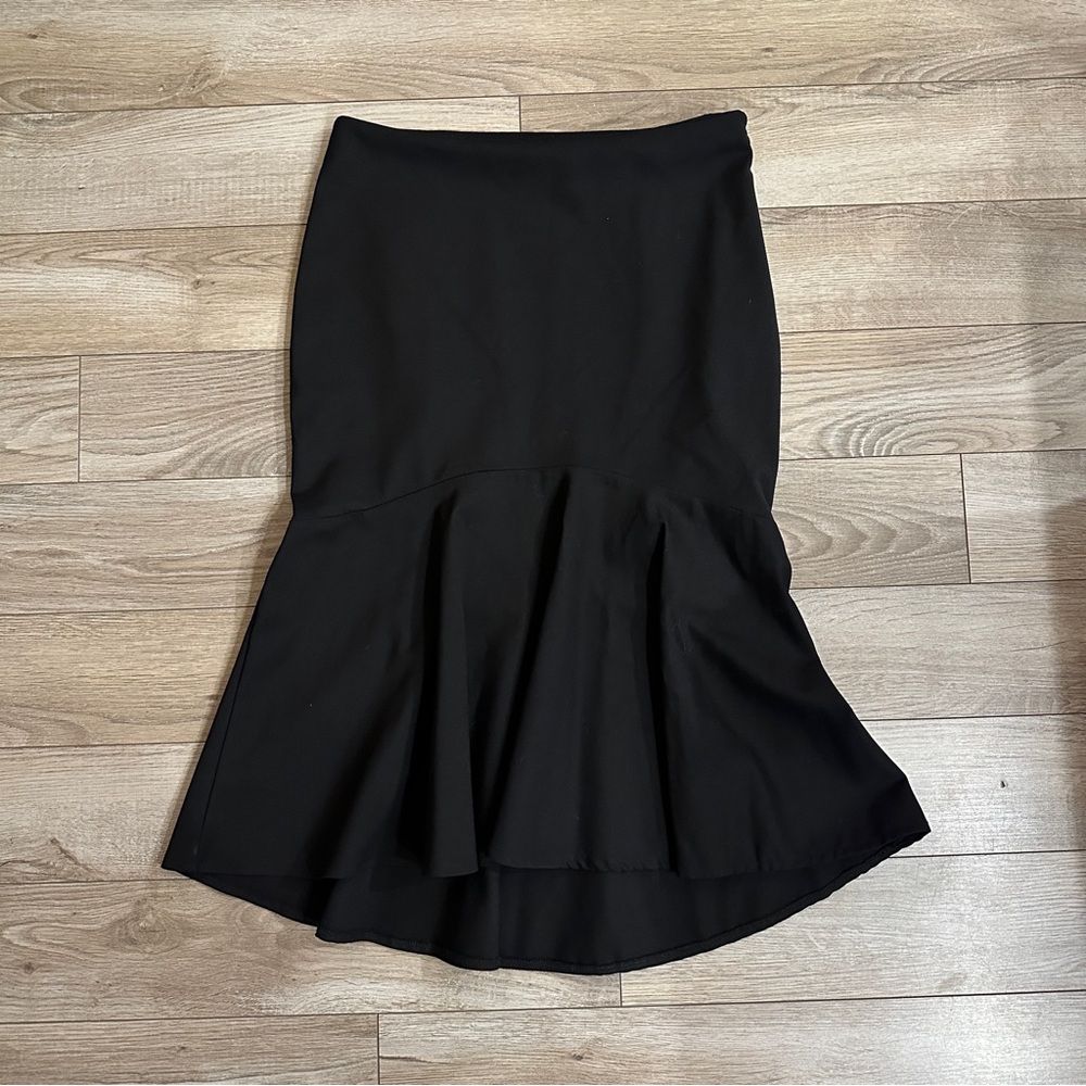Tobi trumpet skirt sz Large.